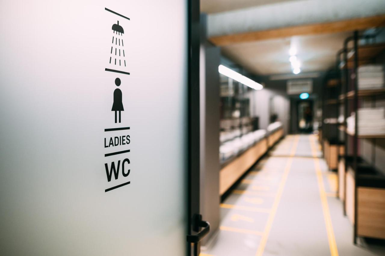 Capsule hotel Cab20